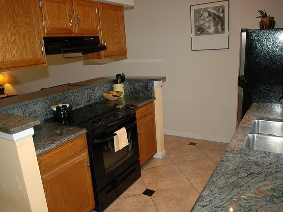 5th image of 560 W Redondo Dr