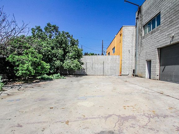 3rd image of 2325 N San Fernando Rd
