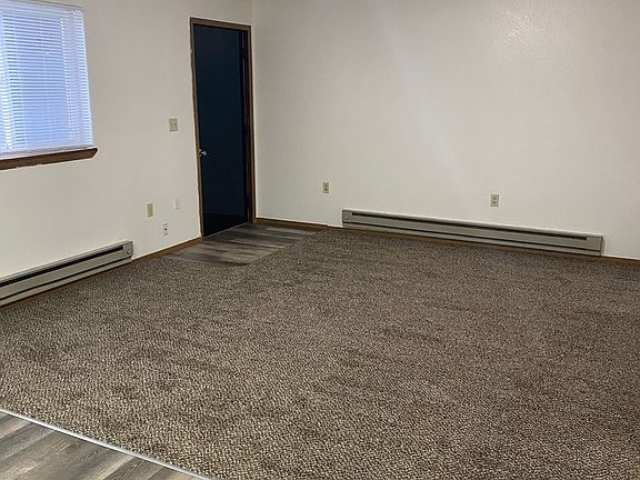 3rd image of 825 W 4th Ave #2
