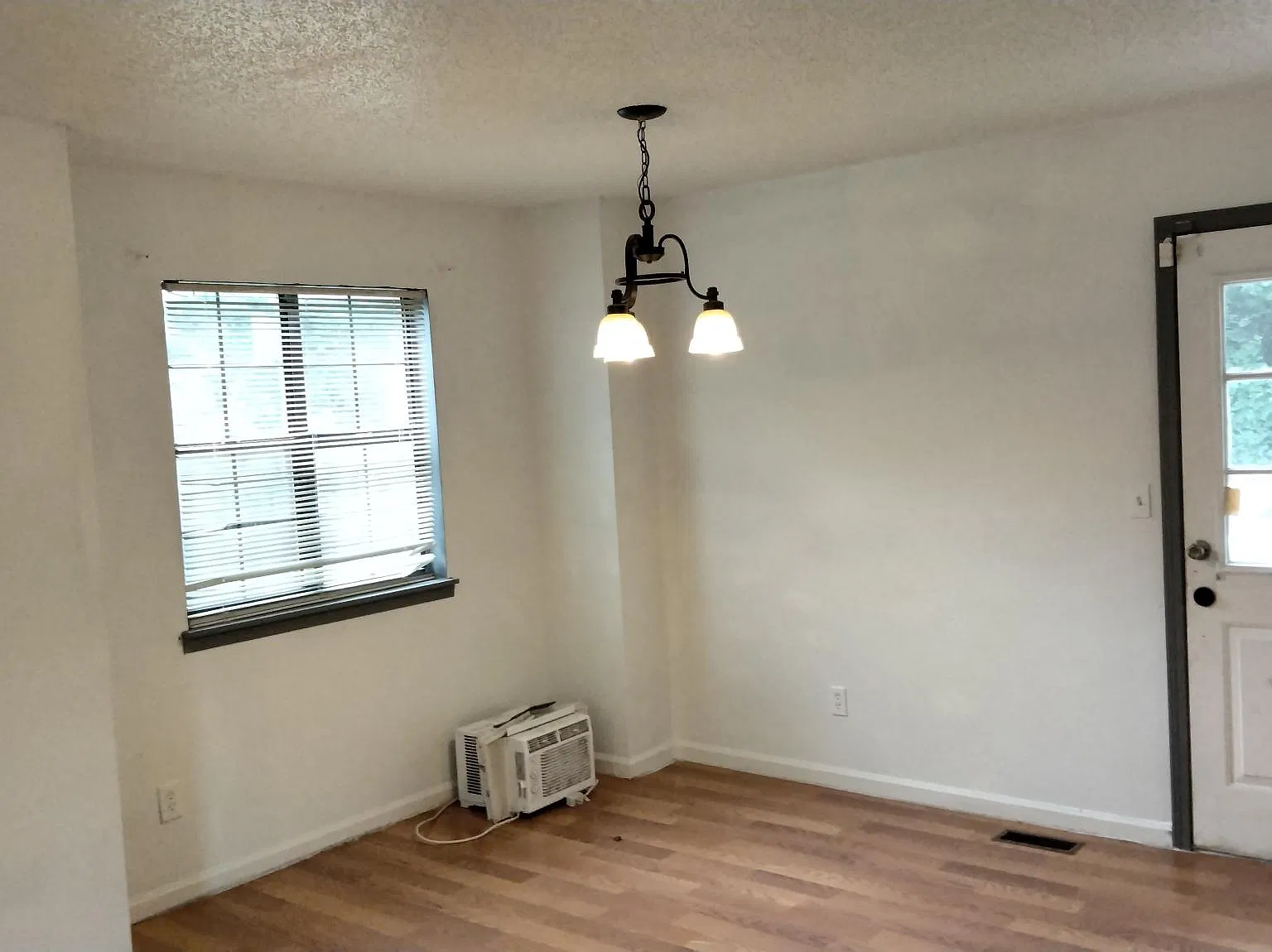 4 bed, 1500 sqft, $2,275 — Photo 2