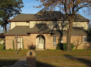 2214 Country Club Dr, Pearland, TX 77581