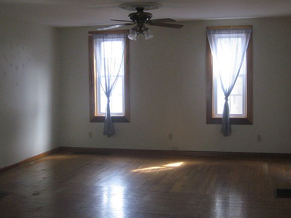 3rd image of 117 W Smith St