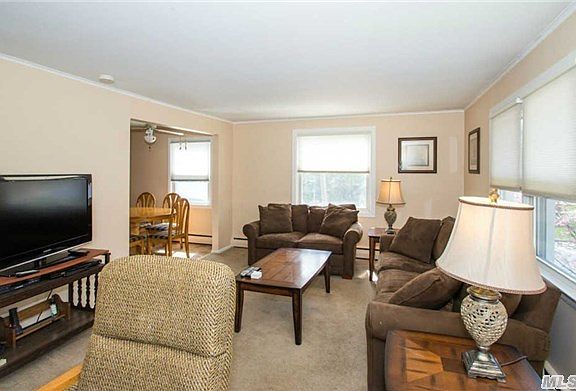 4th image of 135 Dickinson Ave