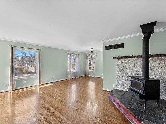 4th image of 11229 Norton Ave