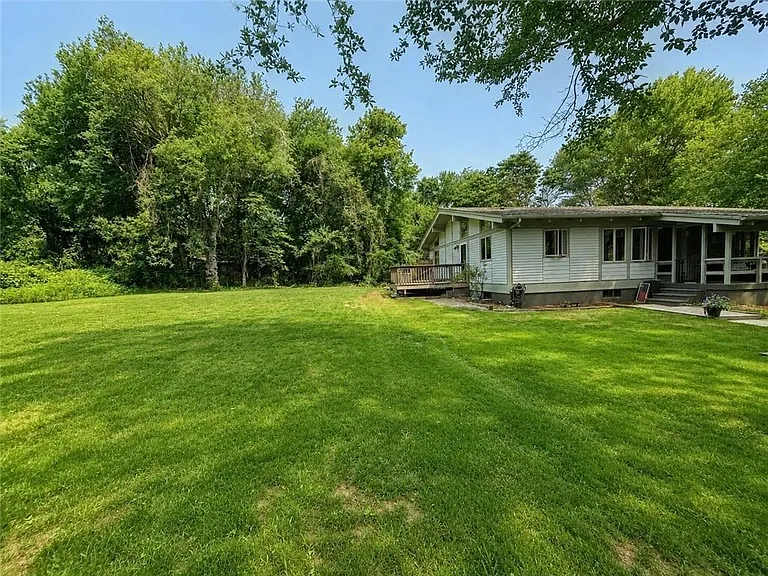 35 Sunset Ave — Photo 8