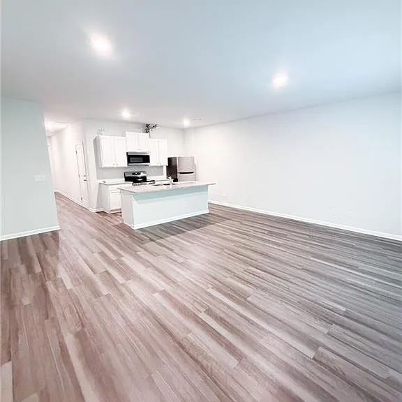 310 Oakwood Dr — Photo 3