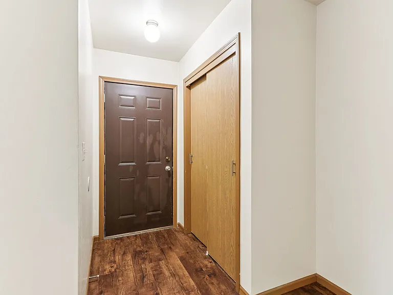 Woodfield Heights Apartments — Photo 12