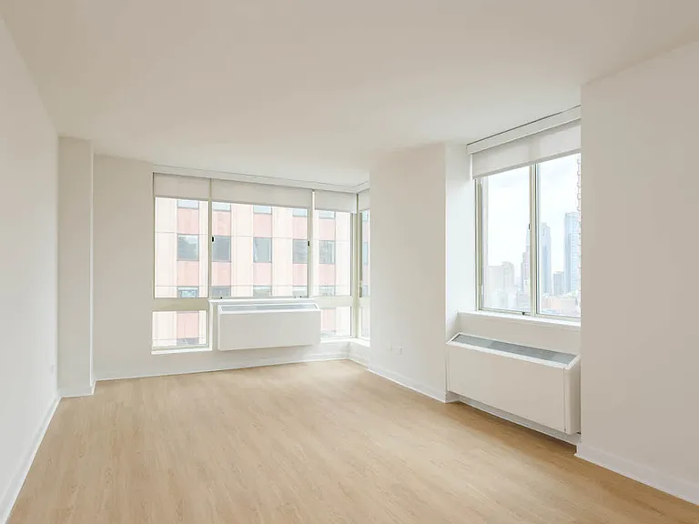305 W 50th St #2M — Photo 27