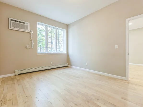 1570 West Tenth Street image 4 of 15