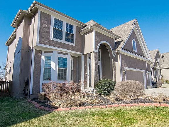 3rd image of 5526 Hilltop Dr