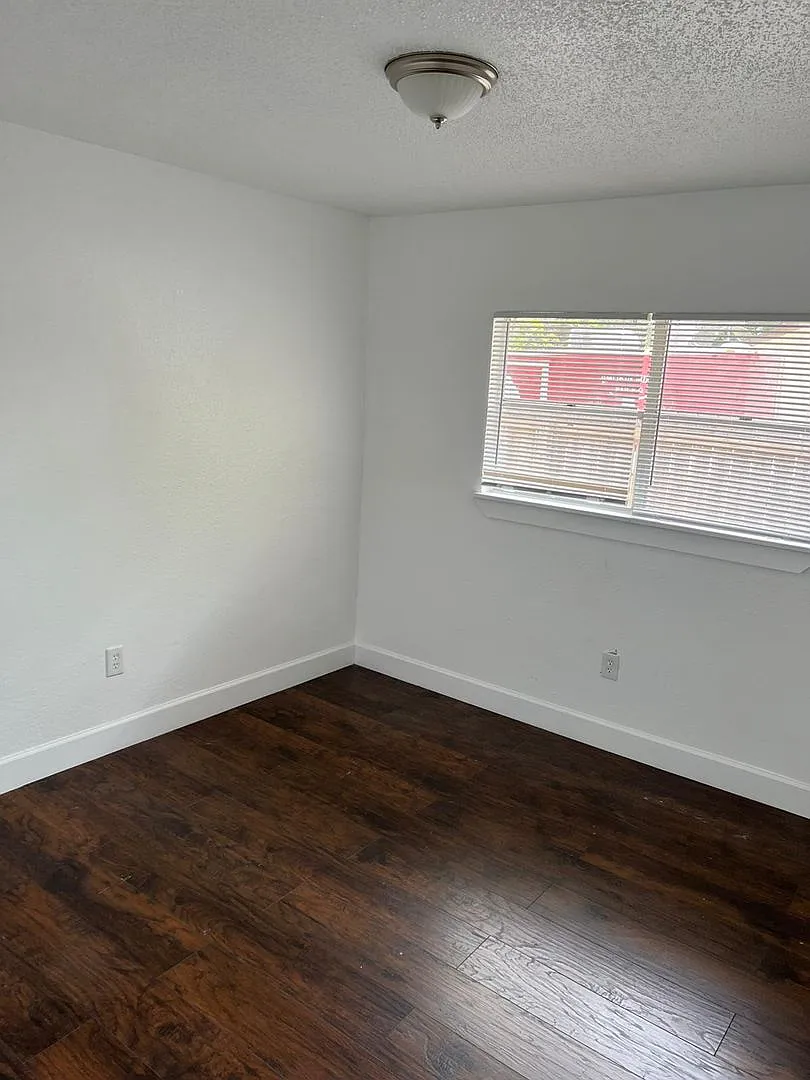 603 Magnolia St — Photo 2