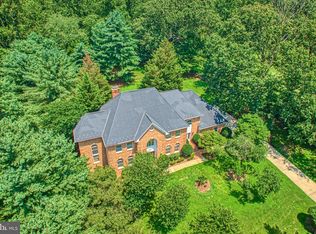 250 Golden Woods Ct, Great Falls, VA 22066