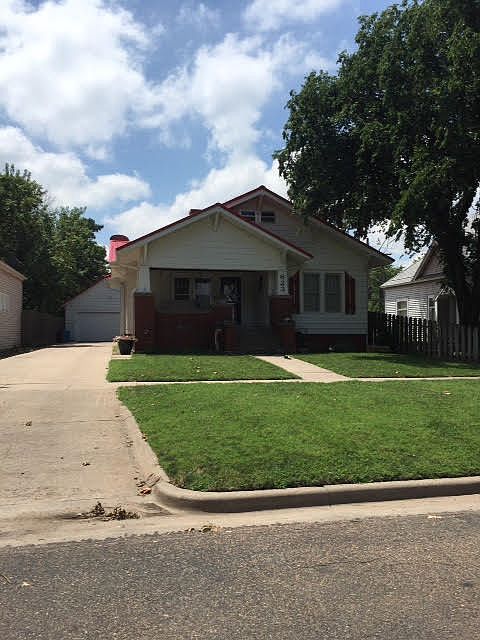 2nd image of 623 W 6th St