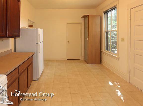 3rd image of 1935 W Berenice Avenue # Second Floor