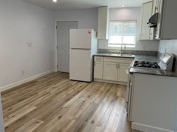 2nd image of 239 1/2 E 80th St