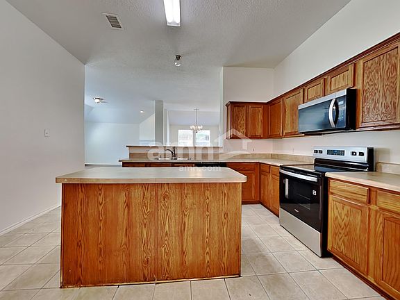 3rd image of 1628 Logan Dr