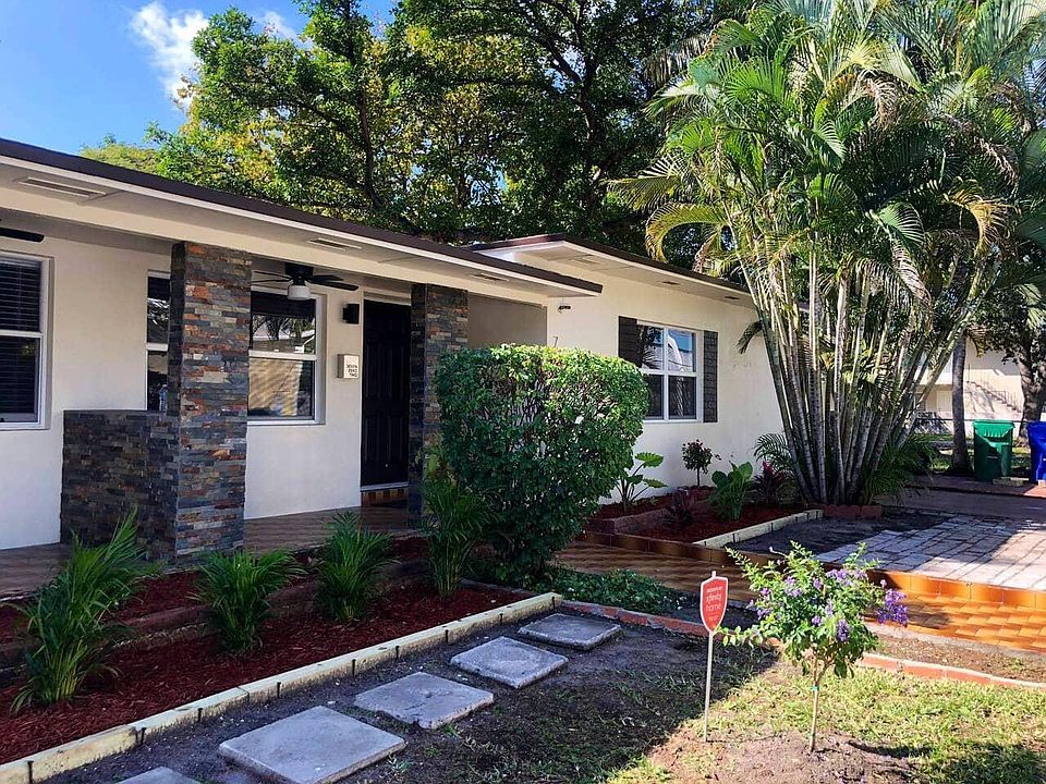 702 NW 2 Street