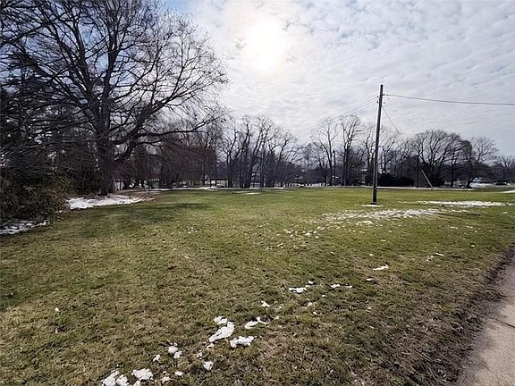2nd image of 1006 Long Pond Rd