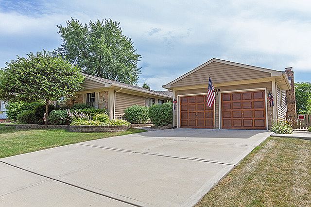 1st image of 130 Aspen Dr