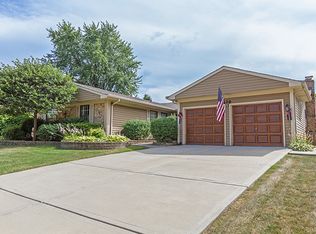 130 Aspen Dr, Schaumburg, IL 60194