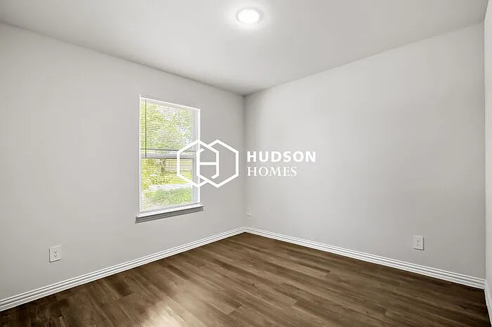 313 Bounding Main St — Photo 7