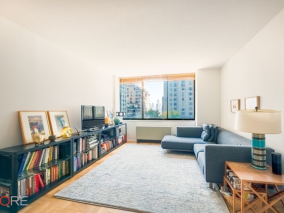 4th image of 62 W 62nd St APT 11D
