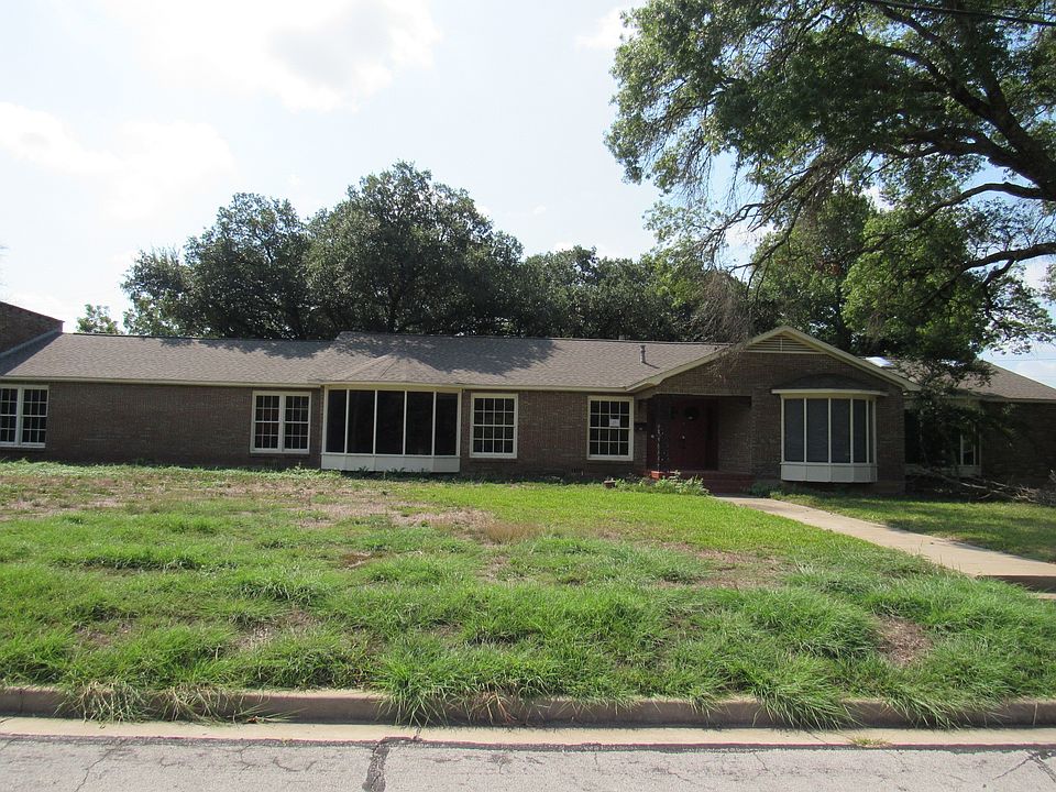 1st image of 3300 Oakridge Ln
