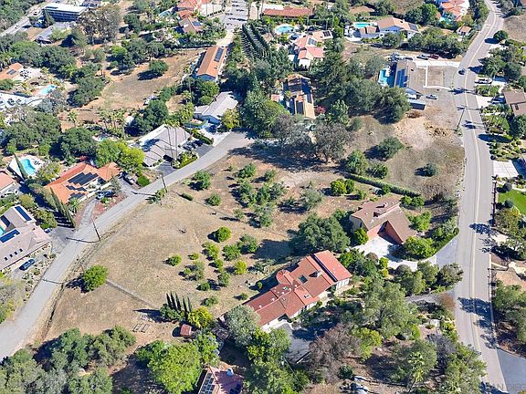 4th image of 2448 Royal Crest Dr