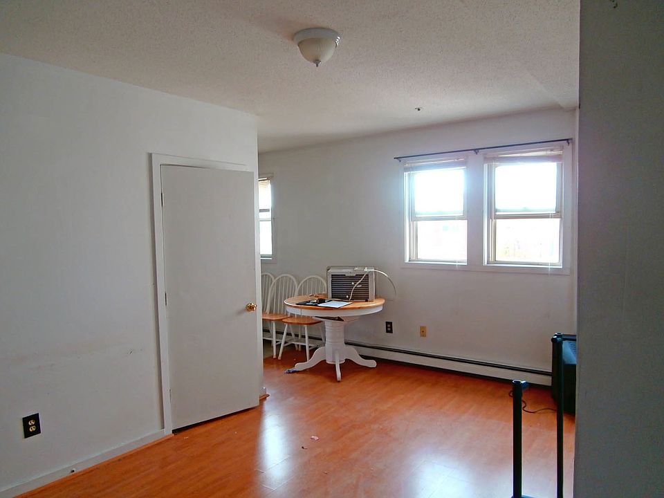 living/dining area