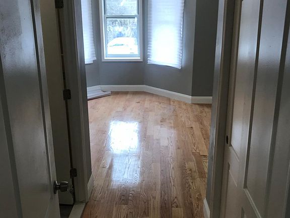 4th image of 2747 27th St