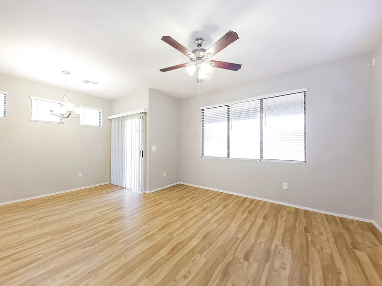 21808 N 40th Pl — Photo 4