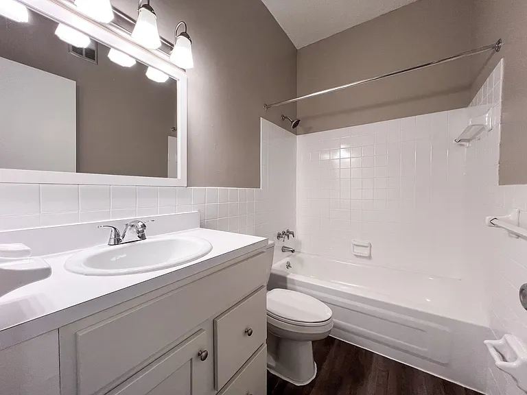 Huntington Green Apartments — Photo 73
