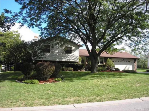 5637 Young Rd, Lockport, NY 14094