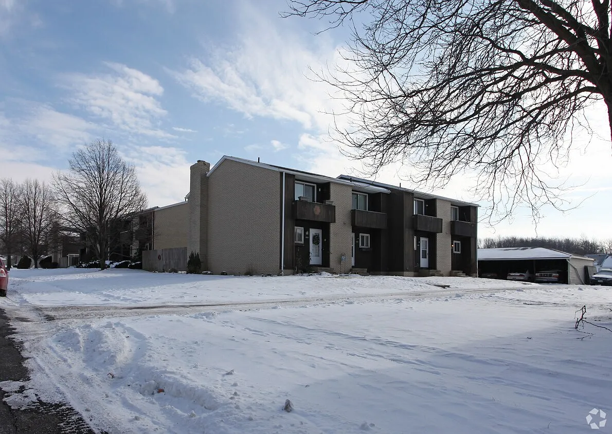 2 bed, 1.5 bath, 1025 sqft, $875 — Photo 1