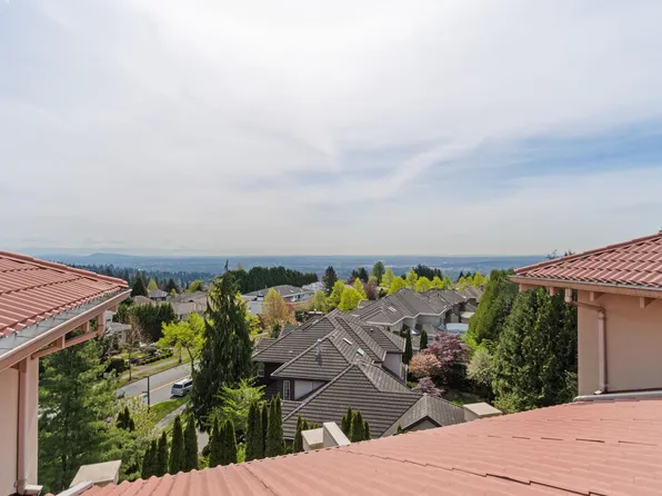 3176 Plateau Blvd #302, Coquitlam, BC V3E 3J2