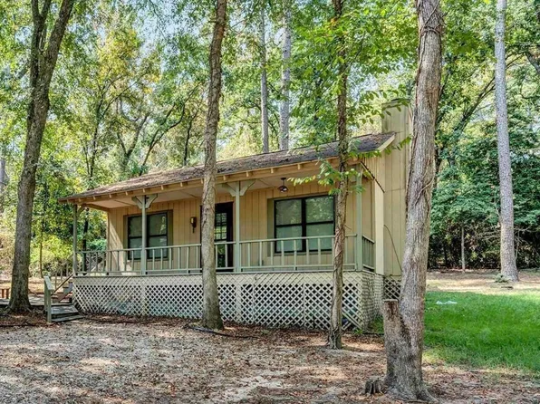 855 Wildwood Trl, Holly Lake Ranch, TX 75765