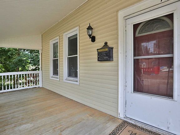 4th image of 10 Van Nydeck Ave