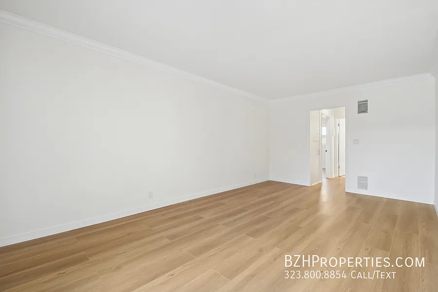 Updated 1 Bedroom in Prime West Hollywood with Pool Access & Modern Finishes — Photo 1