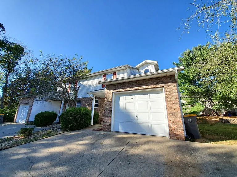 149 E Willow Ct — Photo 1