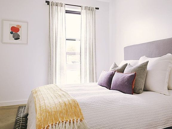3rd image of 113 SE H St #303