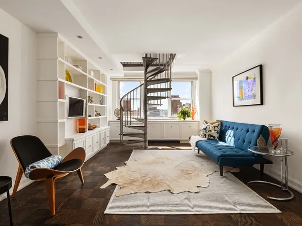 360 West 22nd Street image 7 of 13