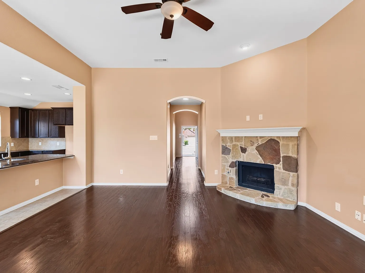 3 bed, 1746 sqft, $2,095 — Photo 4