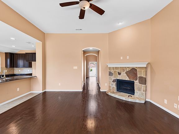 4th image of 417 Hackberry Dr