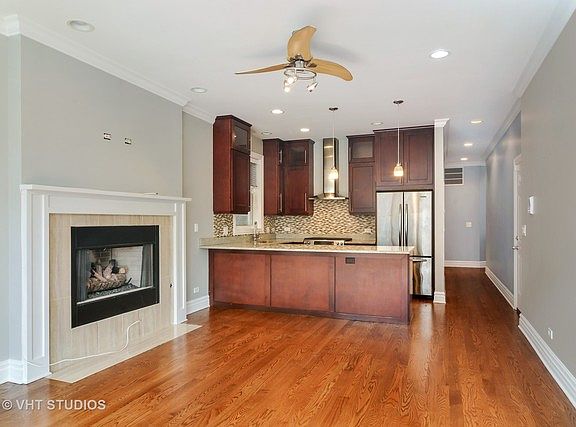 4th image of 1928 W Belmont Ave #2