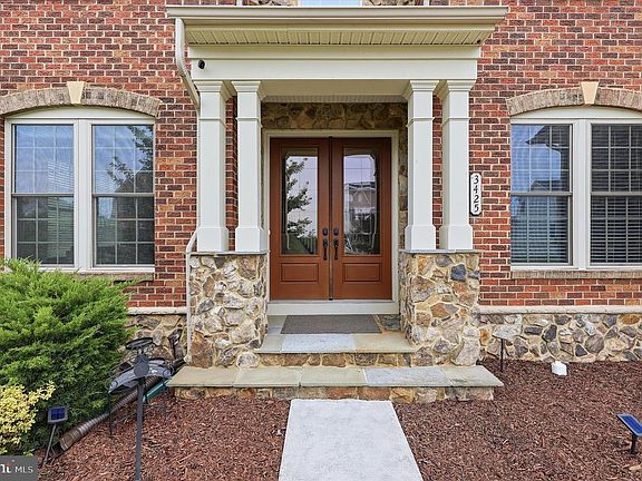 3rd image of 3425 Winmoor Dr