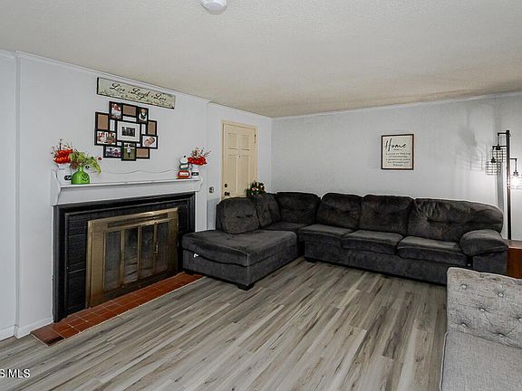 4th image of 817 W Center St