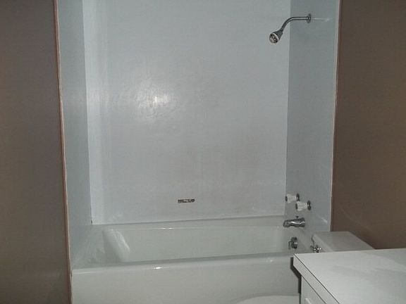 4th image of 130 E 146th St