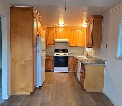 4th image of 1360 Jefferson St APT 4