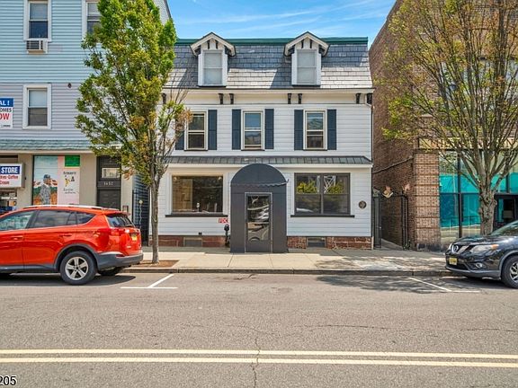 3rd image of 1449 Irving St #0