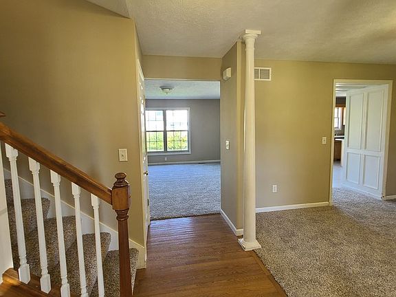 3rd image of 914 Switchgrass Ln